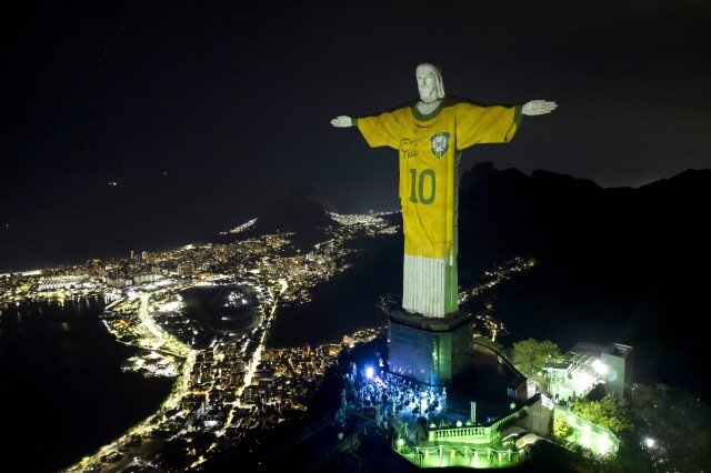 Brasil celebrará o Dia Nacional do 'Rei Pelé' em 19 de novembro para homenagear o grande jogador de futebol